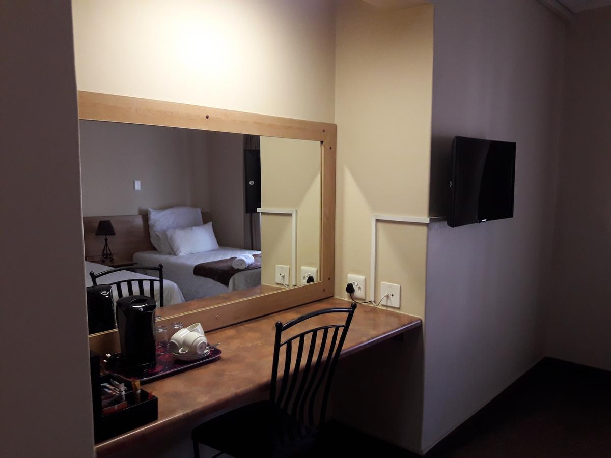 Airport Hotel Kimberley Zewnętrze zdjęcie